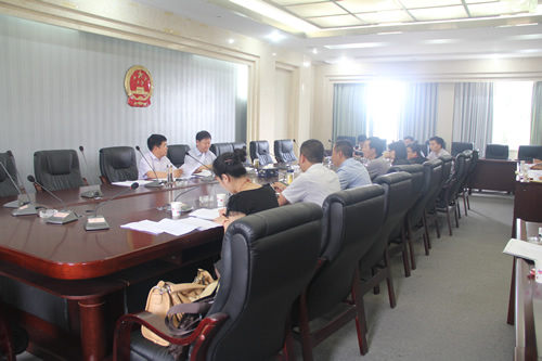 政府領(lǐng)導(dǎo)、企業(yè)代表參加了崇禮新城投資合作協(xié)議討論會(huì)(圖1)