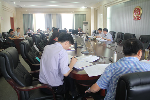 政府領(lǐng)導(dǎo)、企業(yè)代表參加了崇禮新城投資合作協(xié)議討論會(huì)(圖2)